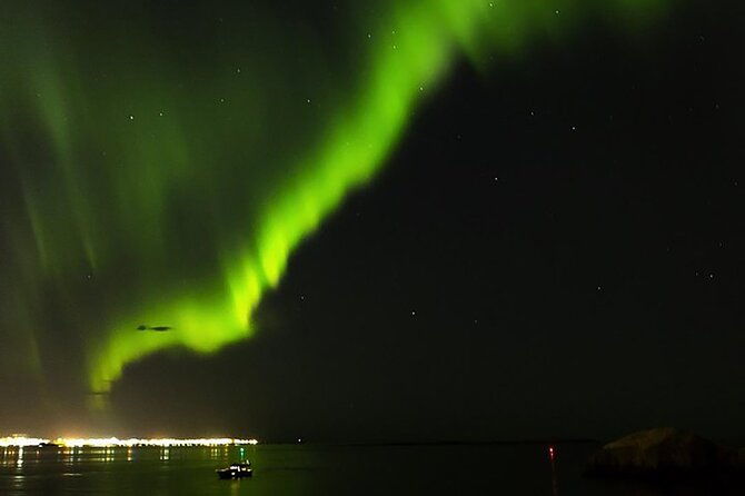 new-years-fireworks-by-boat-from-reykjavik-2