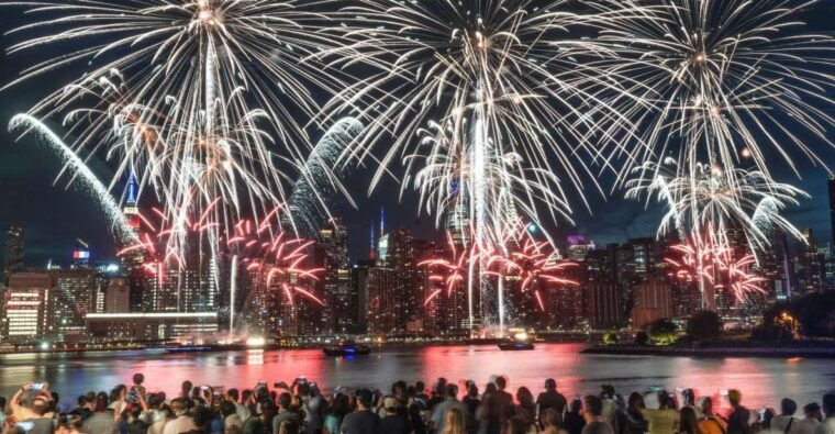 new-york-city-4th-of-july-family-fireworks-party-cruise