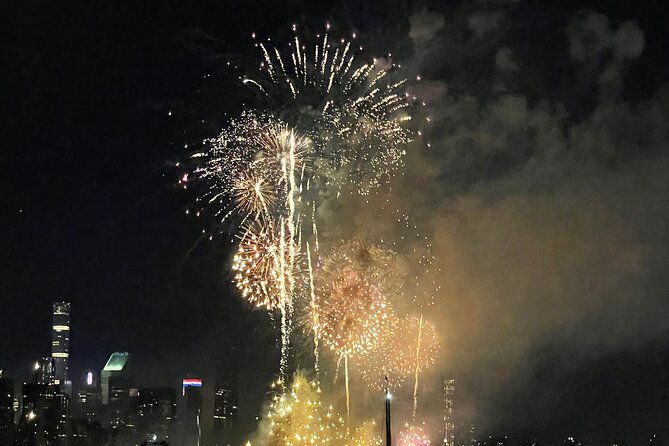 new-york-city-4th-of-july-fireworks-luxury-boat-tour
