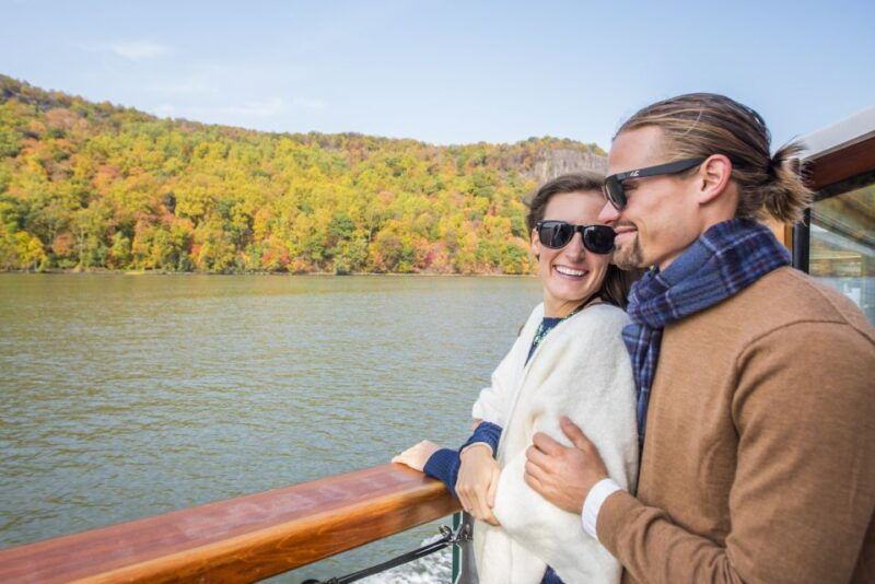 new-york-city-afternoon-fall-foliage-lunch-cruise