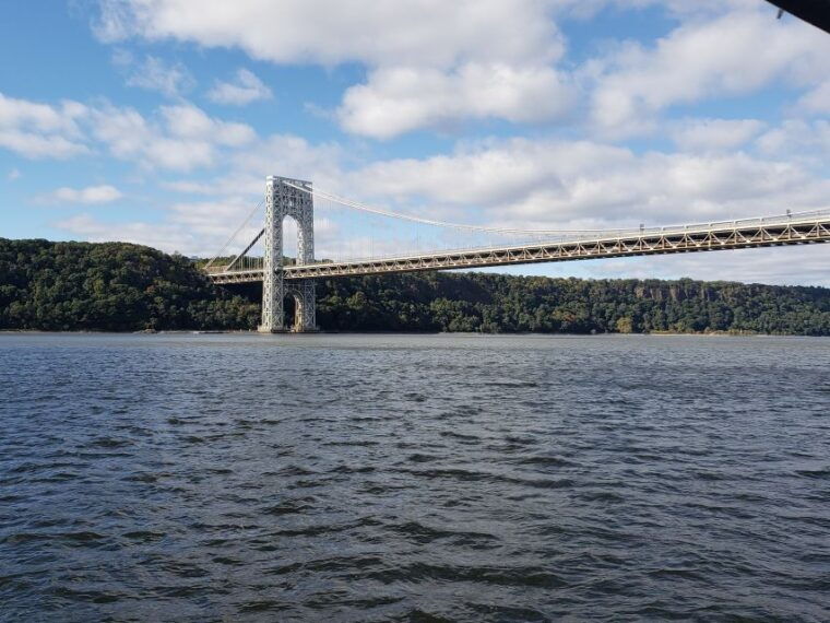 new-york-city-afternoon-fall-foliage-lunch-cruise