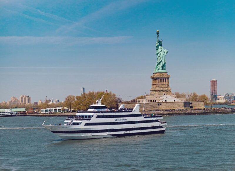 new-york-city-brunch-lunch-or-dinner-buffet-river-cruise
