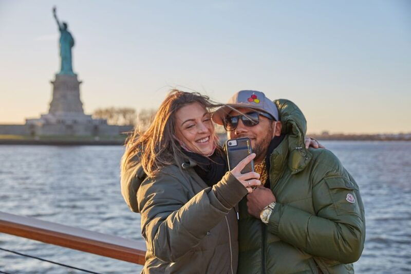 new-york-city-champagne-and-cheese-pairing-cruise