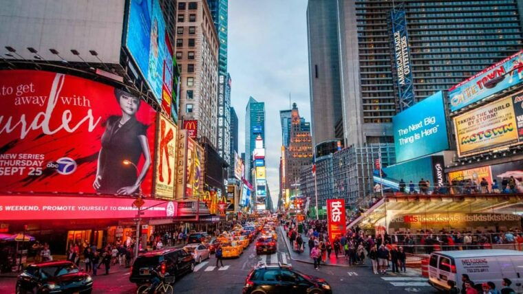 new-york-city-city-highlights-bus-tour-with-stops
