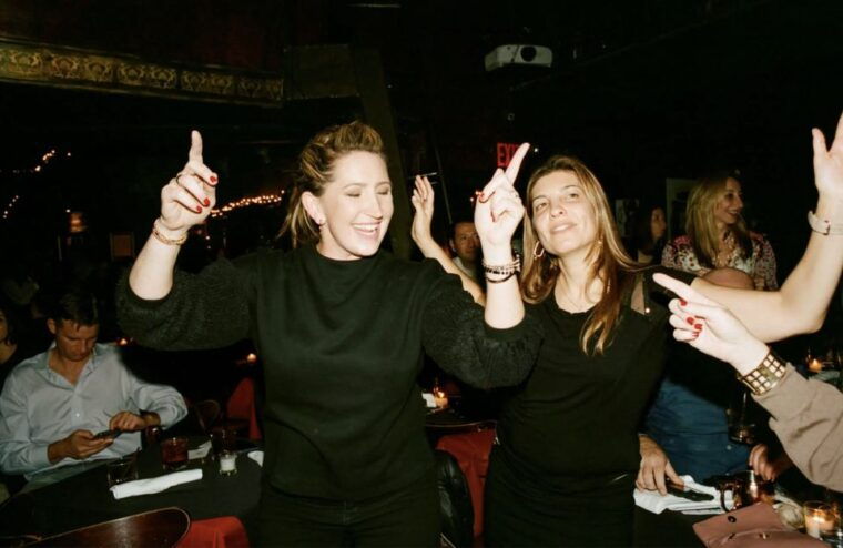 new-york-city-dueling-pianos-show