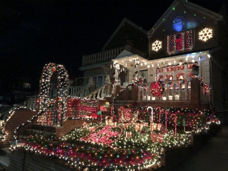 new-york-city-dyker-heights-christmas-lights-tour