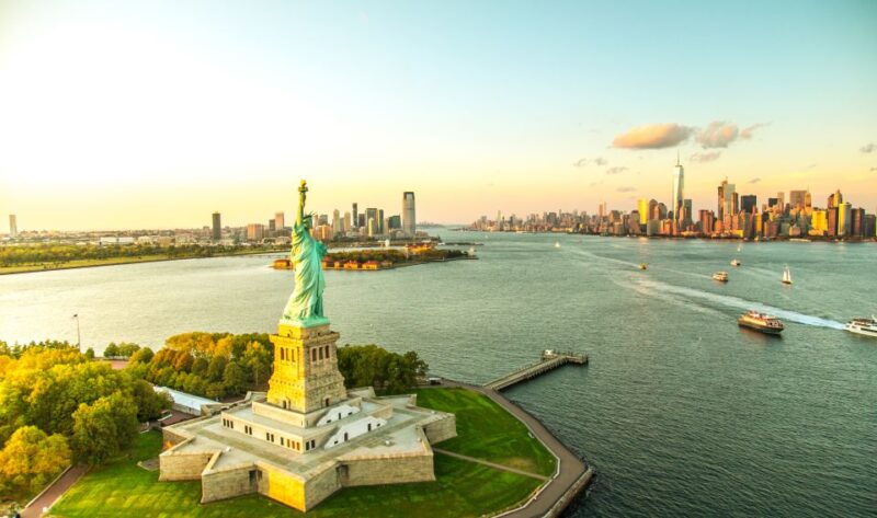 new-york-city-guided-highlights-bus-tour-and-ferry-ride