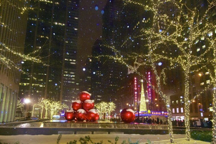 new-york-city-holiday-lights-extravaganza-walking-tour