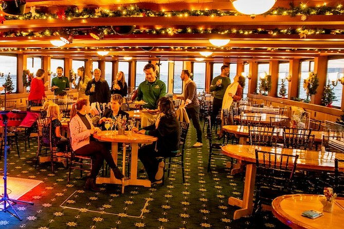 new-york-city-holiday-sunset-sightseeing-cruise