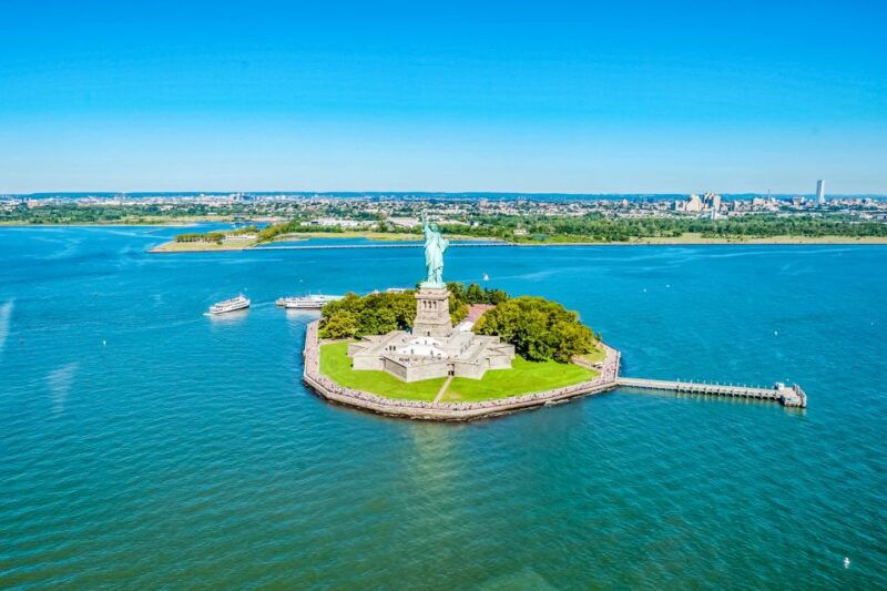 new-york-city-manhattan-helicopter-tour