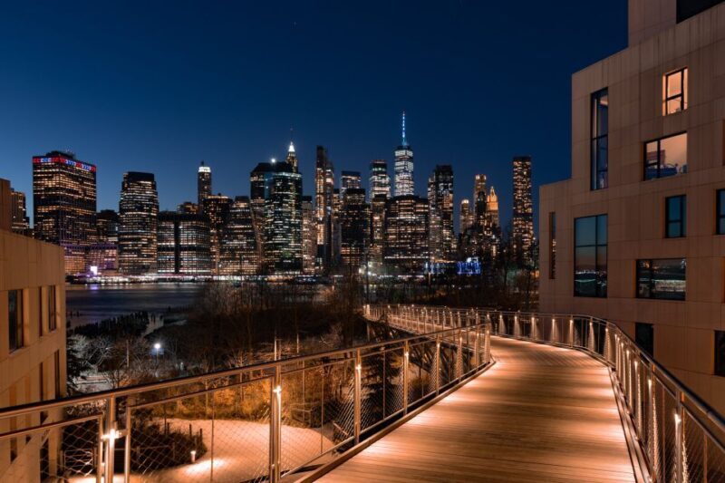 New York City: Night Skyline Bus Tour with Pizza Slice - FAQs