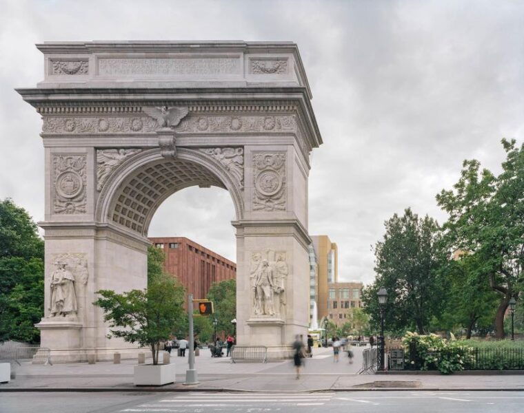 new-york-city-private-tour-by-dodge-challenger-convertible