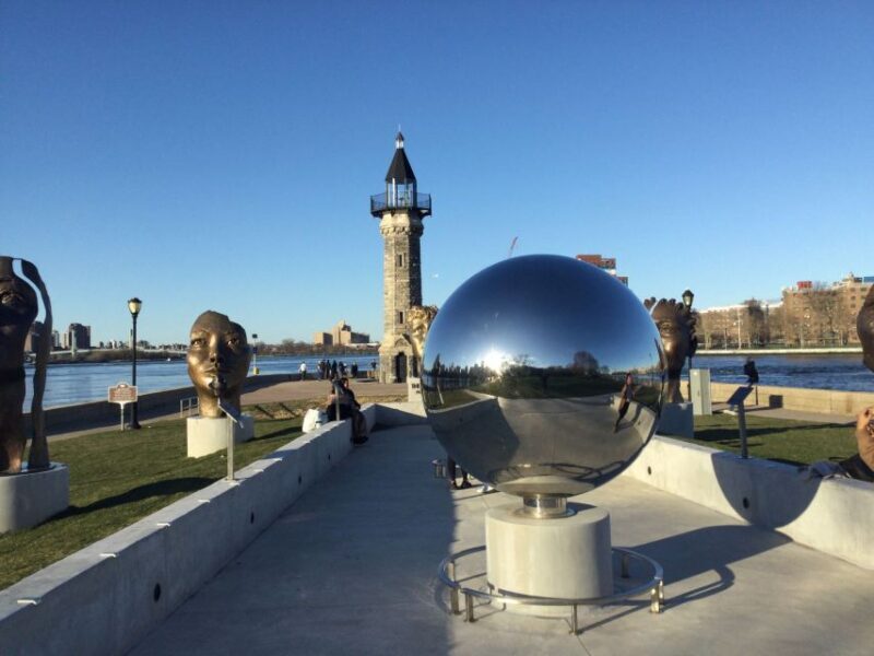 New York City: Roosevelt Island Walking Tour with Tram Ride - Key Points