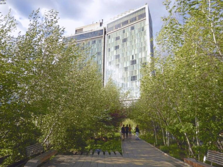 new-york-city-secrets-of-high-line-park-walking-tour