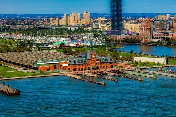 new-york-city-skyline-and-statue-of-liberty-cruise-2