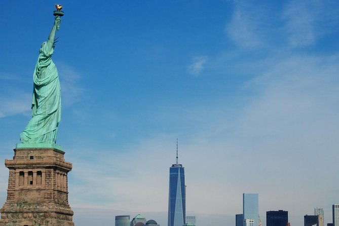 new-york-city-skyline-and-statue-of-liberty-cruise-2
