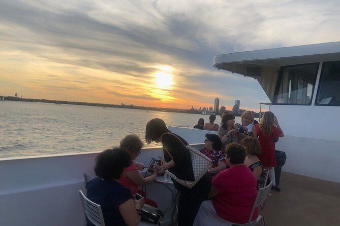 new-york-city-skyline-sunset-and-night-cruise