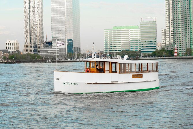 new-york-city-sunset-cocktail-cruise-on-small-yacht-2