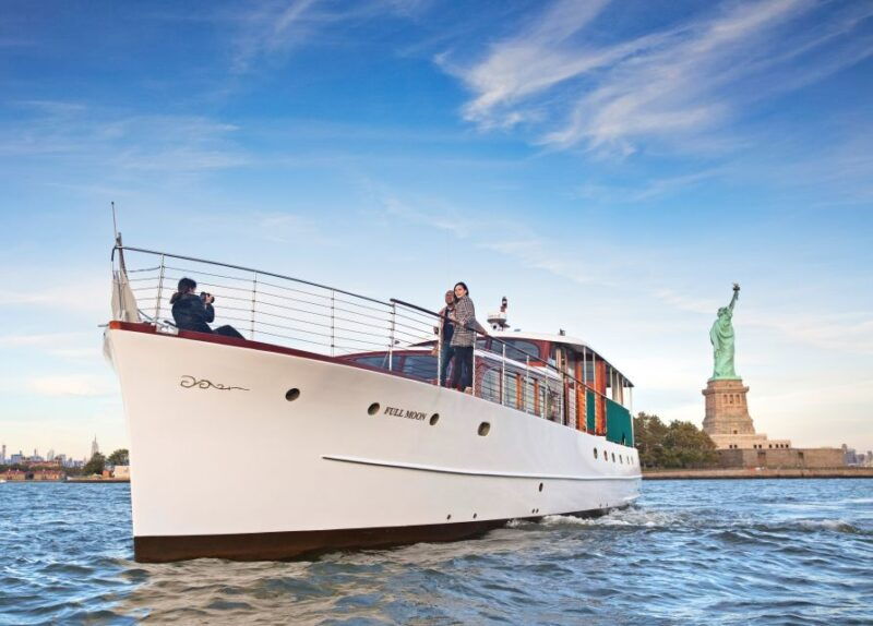 new-york-city-sunset-yacht-cruise-on-full-moon