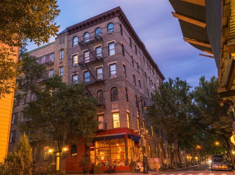 new-york-city-tv-show-friends-private-car-tour-tickets