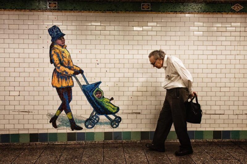 new-york-citysubway-stations-murals-and-people-photo-tour