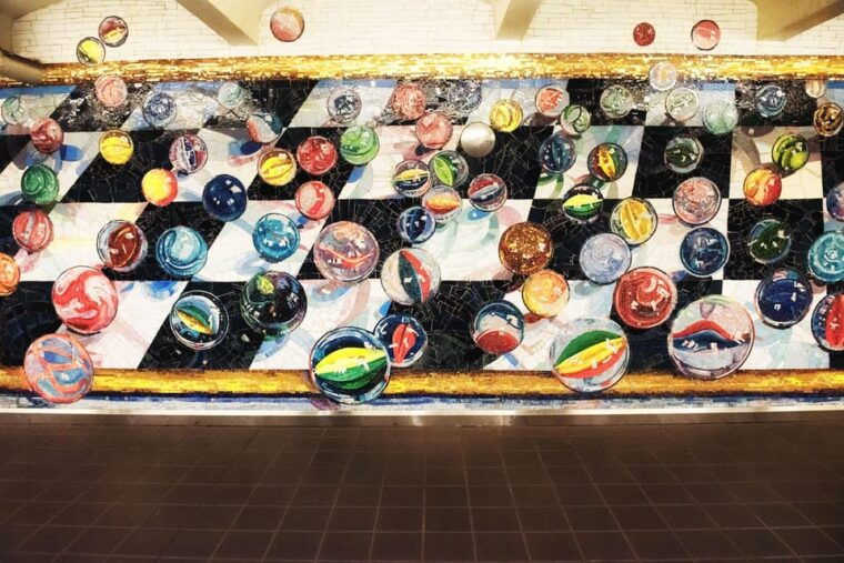 new-york-citysubway-stations-murals-and-people-photo-tour