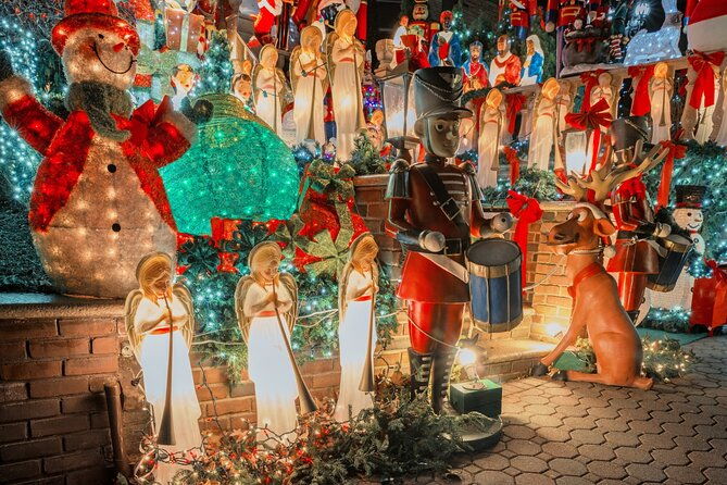 new-york-dyker-heights-christmas-lights-guided-walking-tour