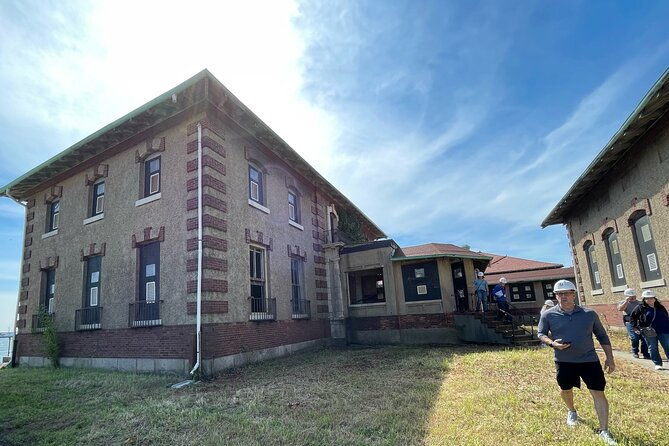 new-york-ellis-island-hard-hat-tour-with-audio-guide-tour