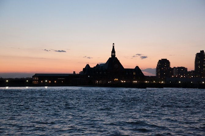new-york-harbor-wine-and-jazz-sail-aboard-clipper-city