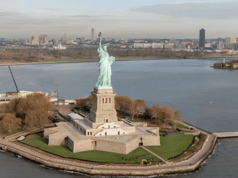 new-york-must-see-attractions-walking-tour-with-a-guide