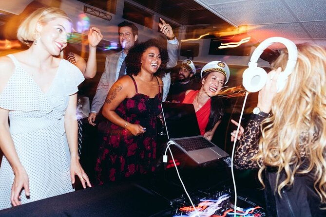 new-york-statue-of-liberty-and-happy-hour-cruise-combo
