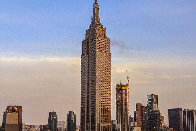 new-york-times-square-evening-walking-tour-with-hot-dog