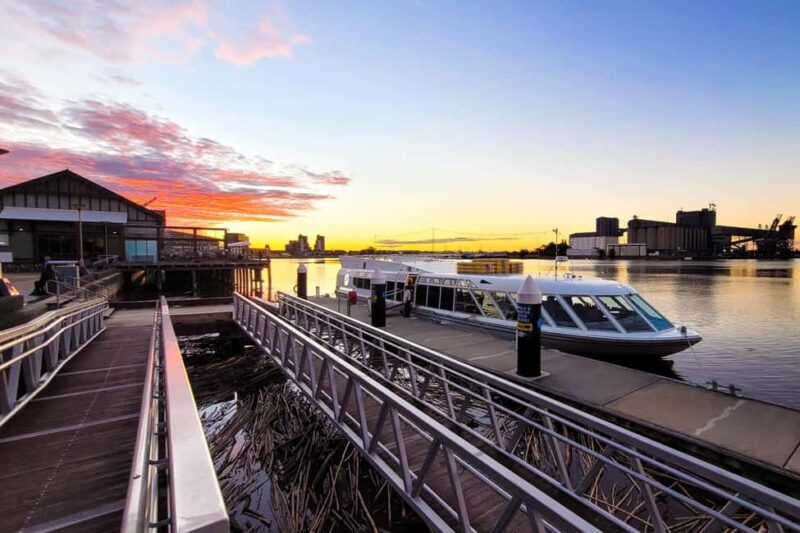 Newcastle: Harbour Dinner Cruise with Live Music - Live Music and Entertainment