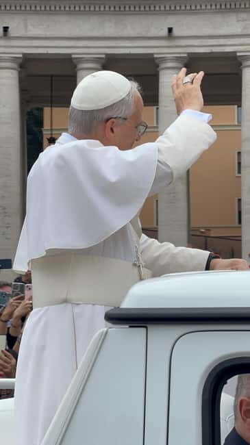 Newlywed couples blessing during Pope Leone XIV audience - The Dress Code and Requirements