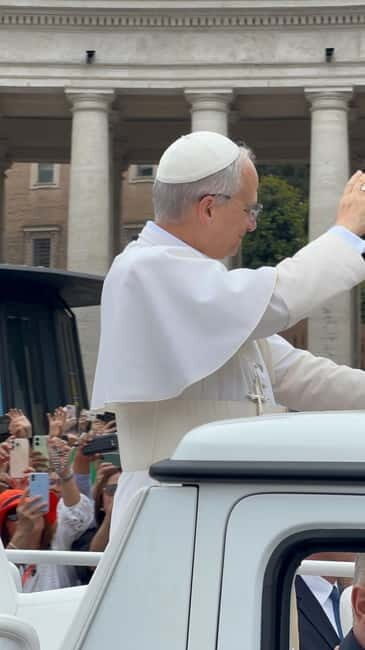 Newlywed couples blessing during Pope Leone XIV audience - Value for Money