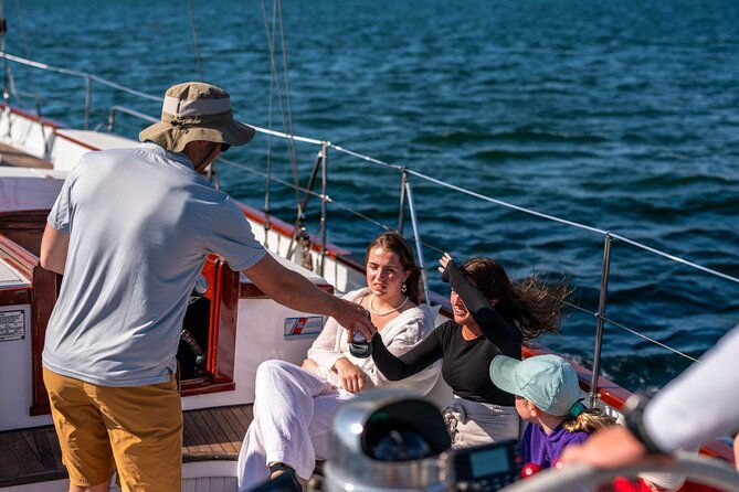 newport-afternoon-sightseeing-sail-on-classic-sailboat
