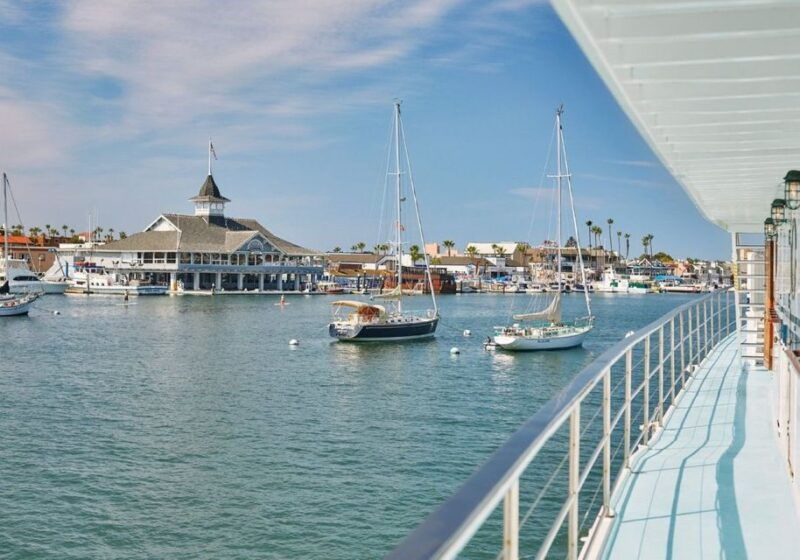newport-beach-christmas-day-buffet-brunch-or-dinner-cruise