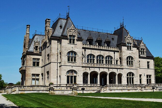 newport-gilded-age-mansions-trolley-tour-with-breakers-admission
