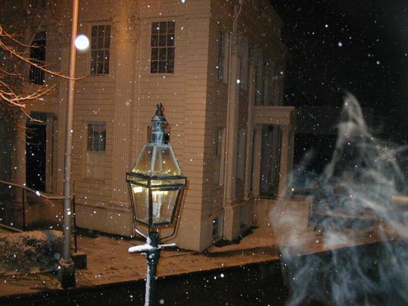 newport-historic-district-ghosts-guided-walking-tour