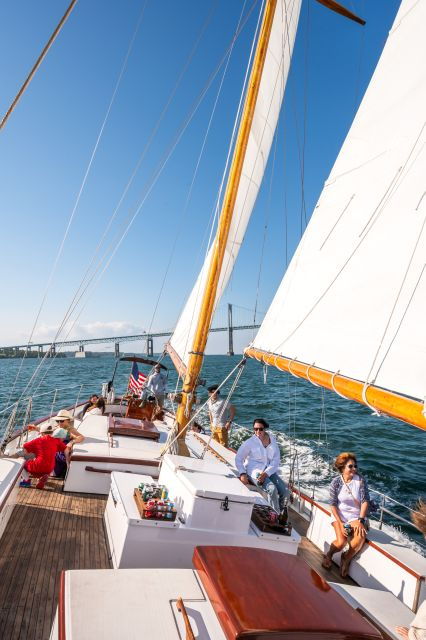 newport-schooner-sailing-tour