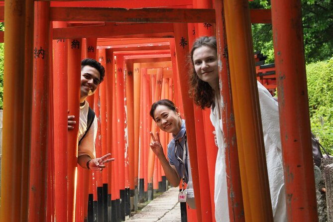 nezu-shrine-and-yanaka-afternoon-downtown-walking-tour