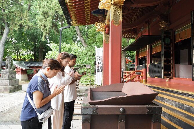 nezu-shrine-and-yanaka-afternoon-downtown-walking-tour