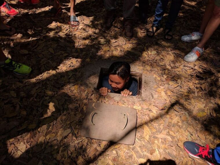 nha-rong-port-cu-chi-tunnels-and-war-remnants-museum-tour