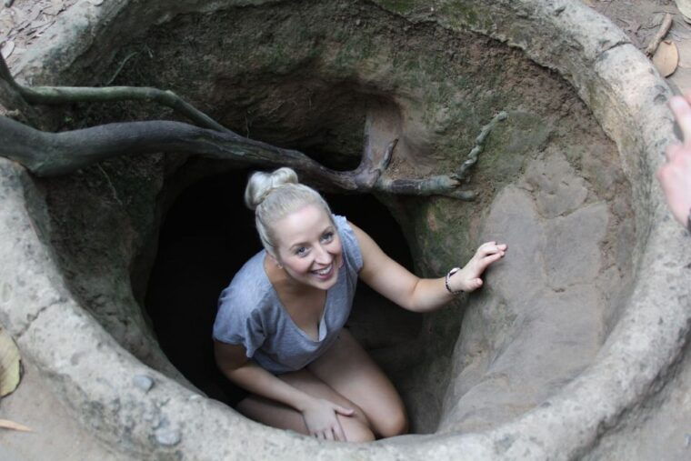 nha-rong-port-cu-chi-tunnels-and-war-remnants-museum-tour