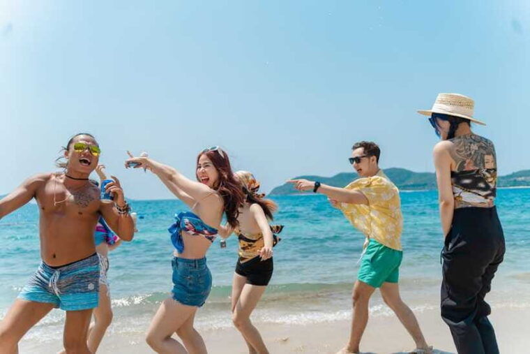 nha-trang-coral-reef-snorkeling-and-floating-bar-party