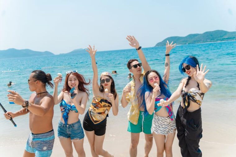 nha-trang-island-tour-snorkeling-floating-crazy-party