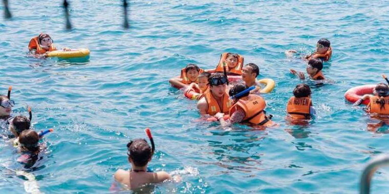 nha-trang-snorkeling-floating-bar-party-daily-tour