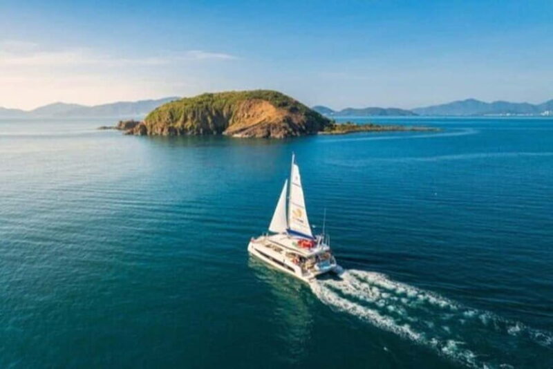 Nha Trang: Sunset Party on the "2" Yacht Tour - The Atmosphere and Group Size