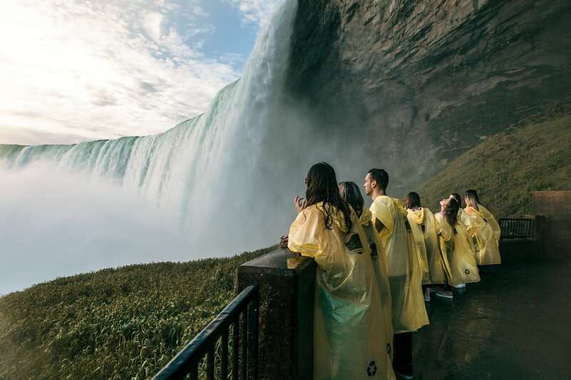 niagara-falls-boat-ride-and-journey-behind-the-falls-tour