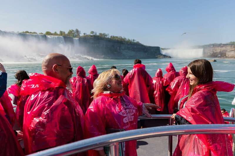 niagara-falls-boat-ride-and-journey-behind-the-falls-tour